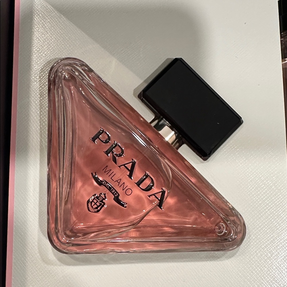 PRADA PERFUME GIFT BOX SET - Picture 6 of 8